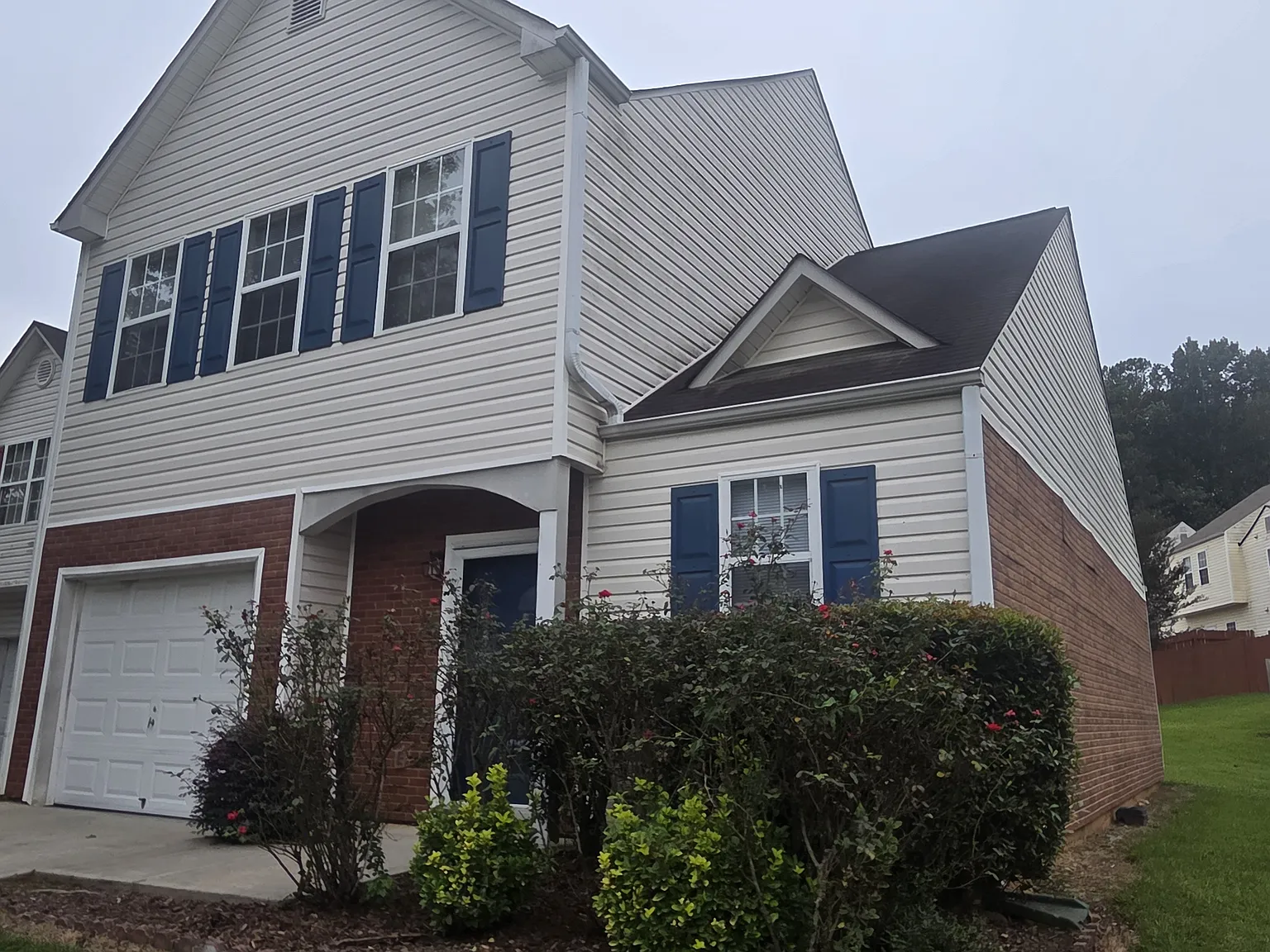 3 bed, 2.5 bath, 1734 sqft, $1,950 — Photo 3