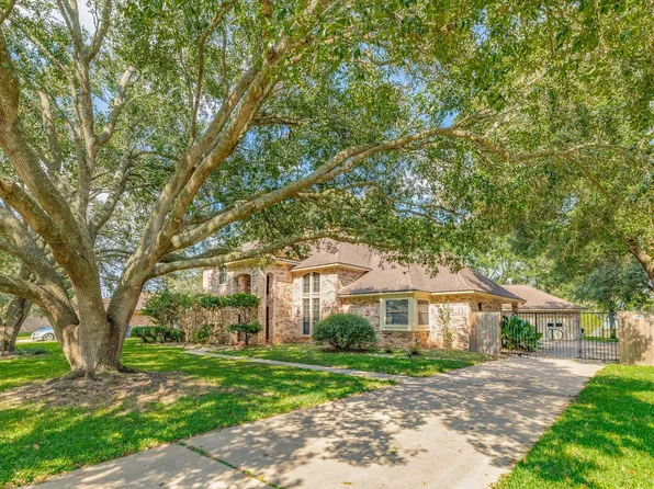 1600 Azalea St, Sweeny, TX 77480
