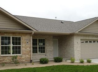 807 Veterans Ln, Crown Point, IN 46307