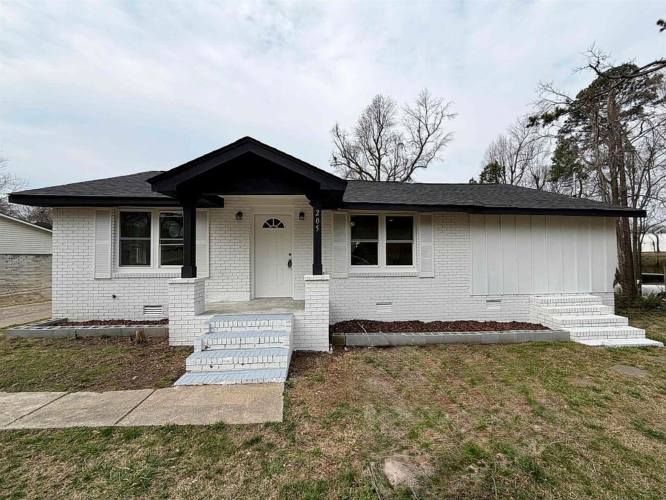 1st image of 205 Seneca Ct