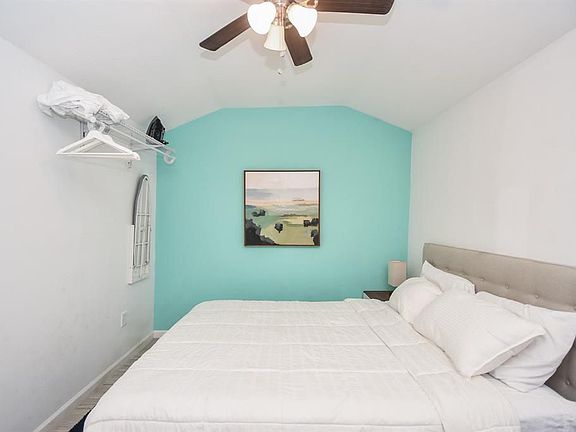 4th image of 1811 Eastwood St #B
