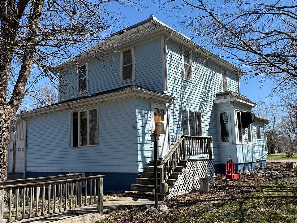 1st image of 107 3rd Ave