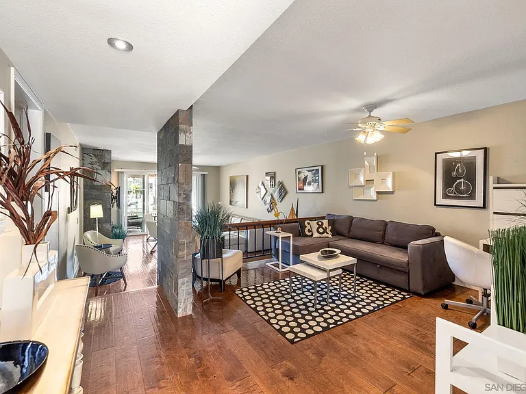 69 Kingston Ct W — Photo 7
