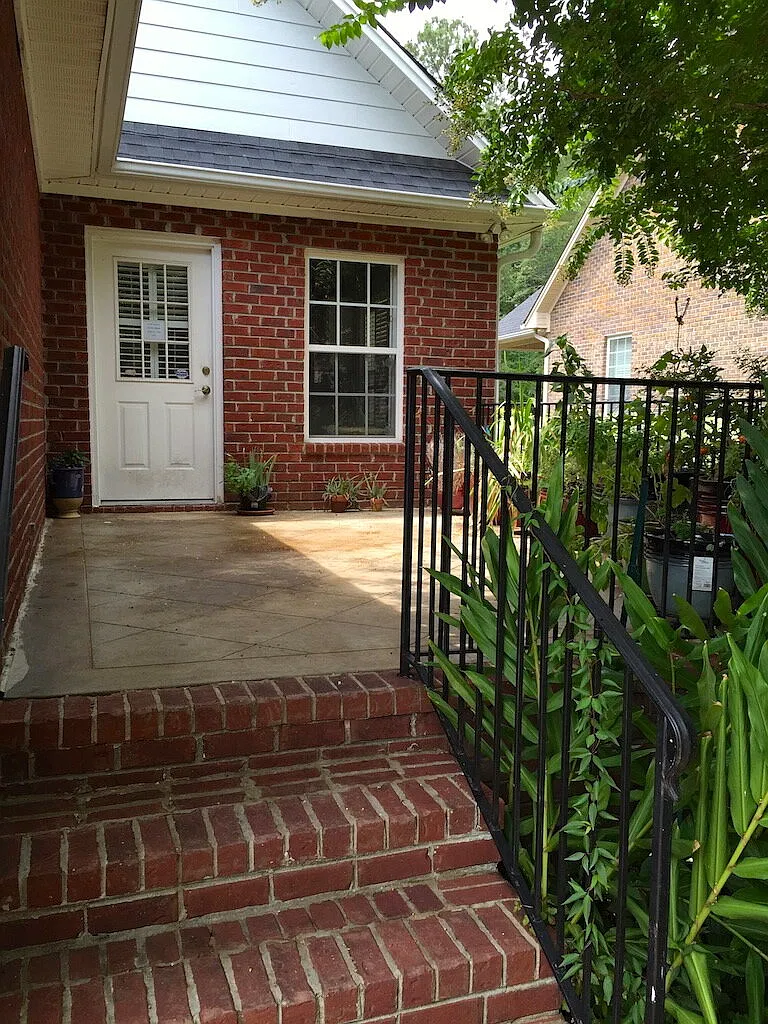3 bed, 2.5 bath, 2500 sqft, $1,950 — Photo 3