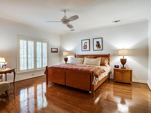 3rd image of 4331 Potomac Ave
