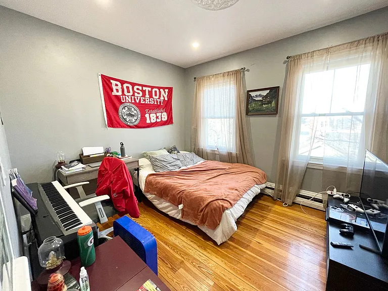 18 Sunset St #3 — Photo 8