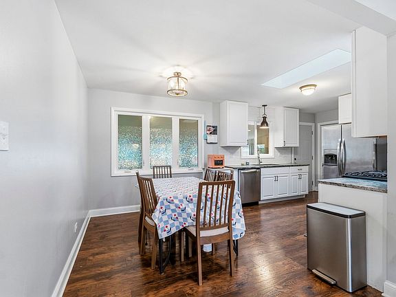 4th image of 457 Lilac Ln