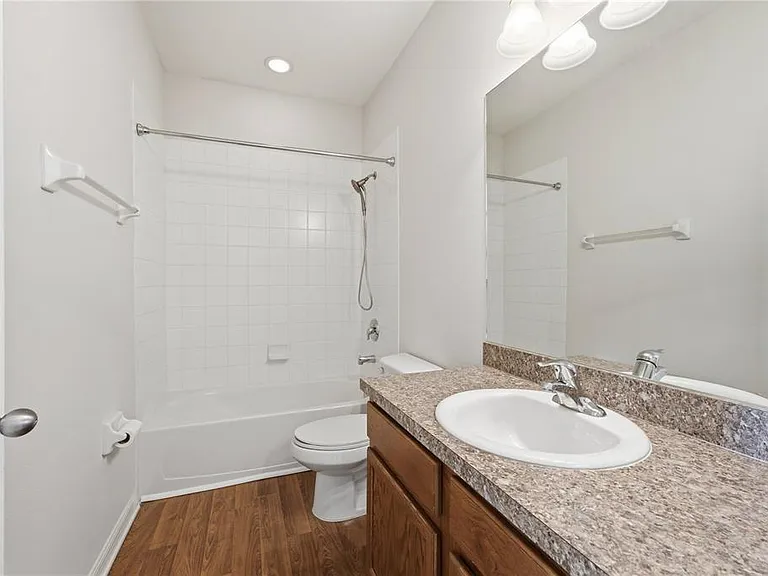 1346 Grantham Dr — Photo 21