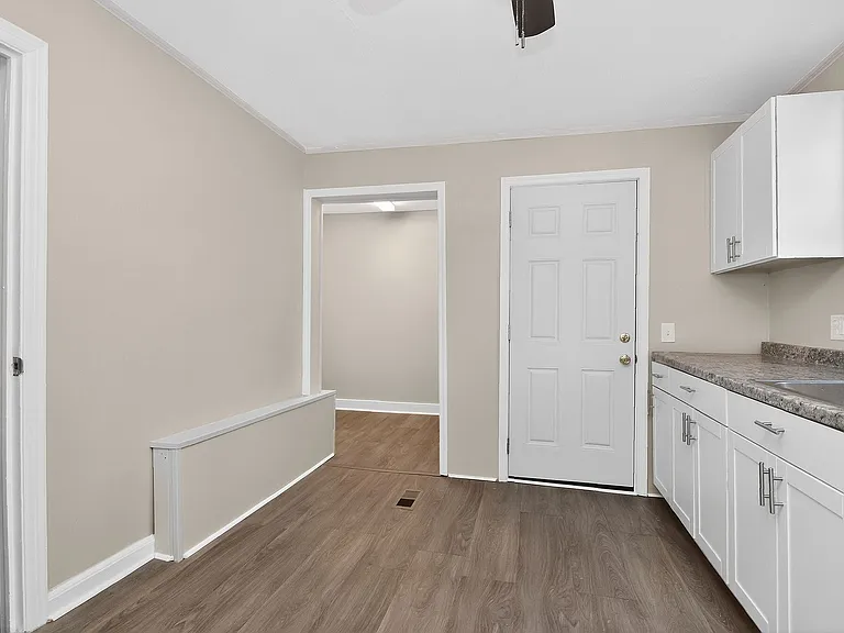 1011 Lomond Ave — Photo 6