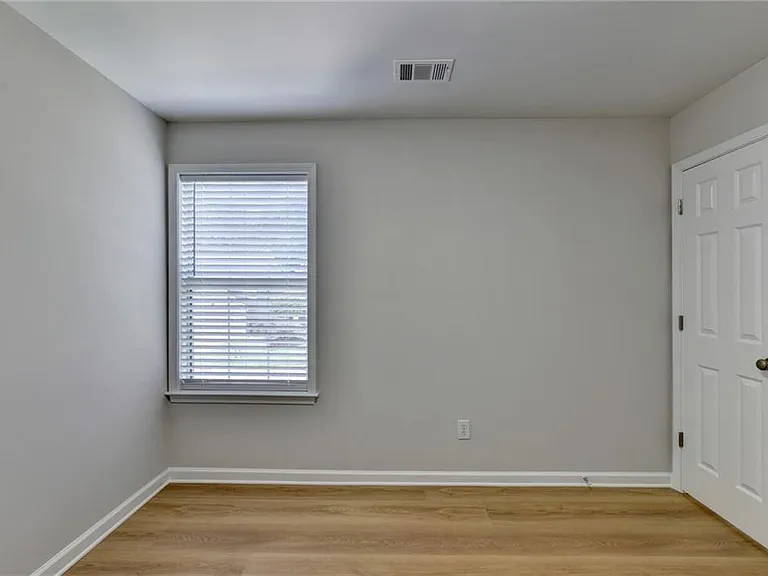 340 Waddington Trl — Photo 32