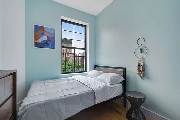 Rented by Bold New York | media 19