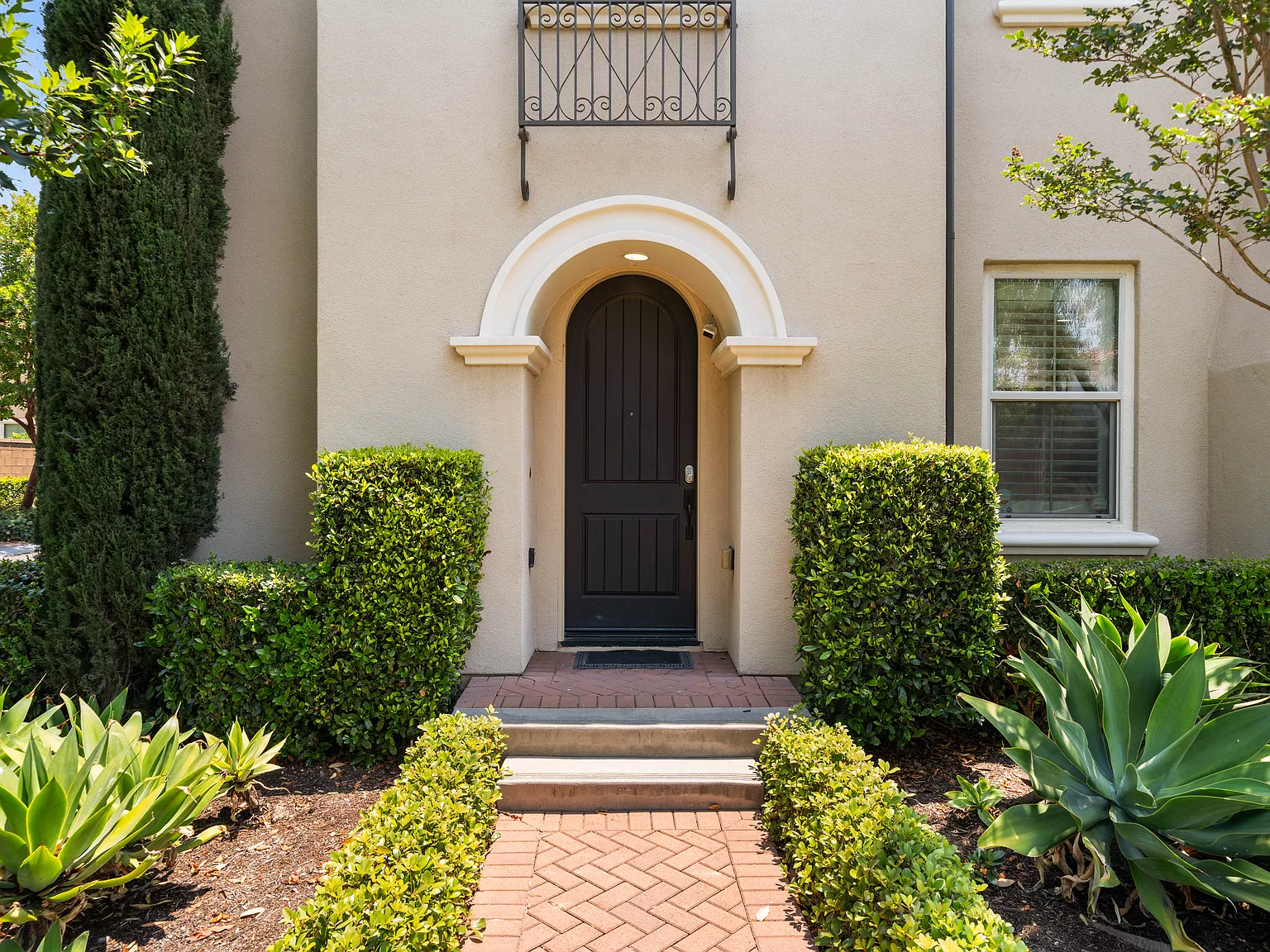 4 bed, 2817 sqft, $6,300 — Photo 3