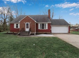 19 Inwood Pl, Lancaster, NY 14086