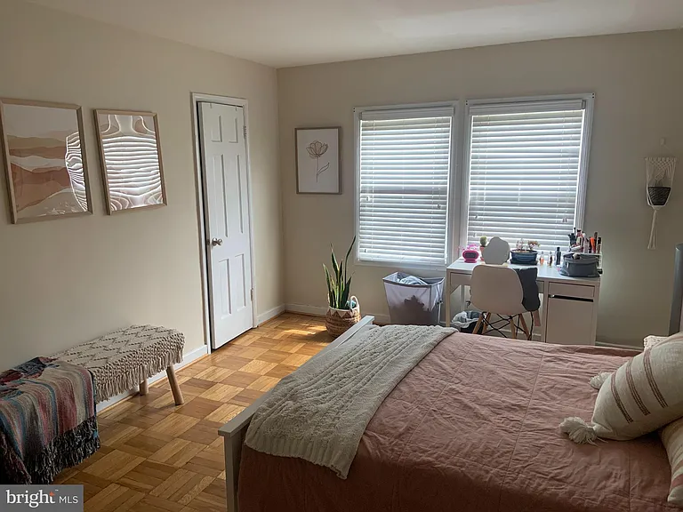 732 N Oakland St — Photo 14