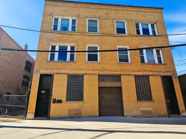 2028 W 35th St Floor 3, Chicago, IL 60609