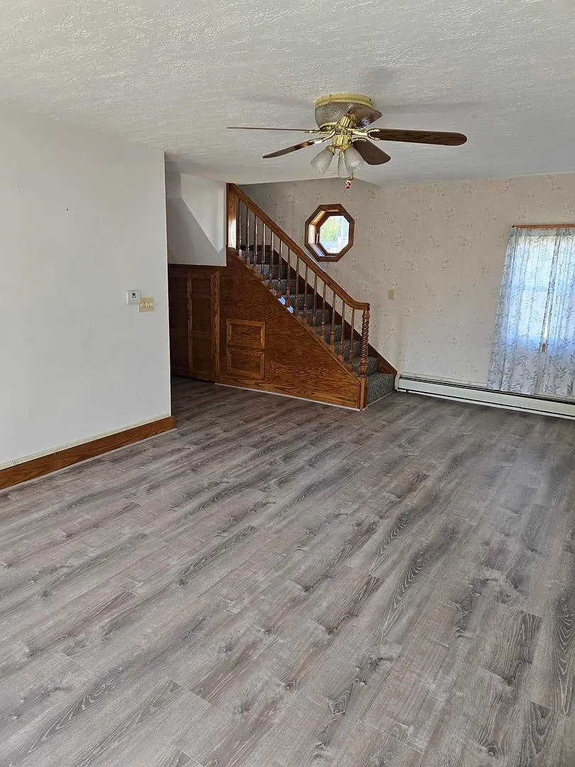 Home in Oldtown 3 Bedroom, 1 Bathroom — Photo 1
