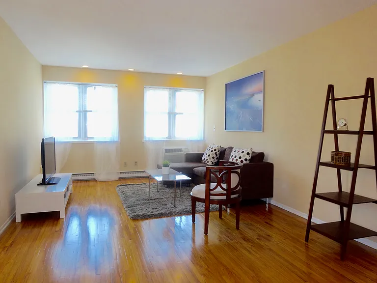 Windsor Oaks Apartments of New Haven, CT — Photo 5