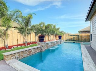 6814 Hunters Way Ln, Baytown, TX 77521