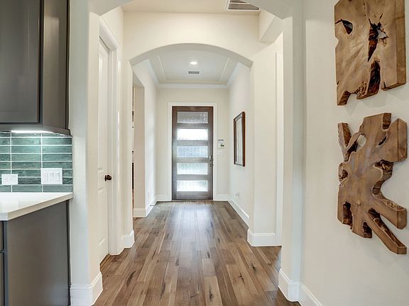 Plan 5051 entry hall - staged