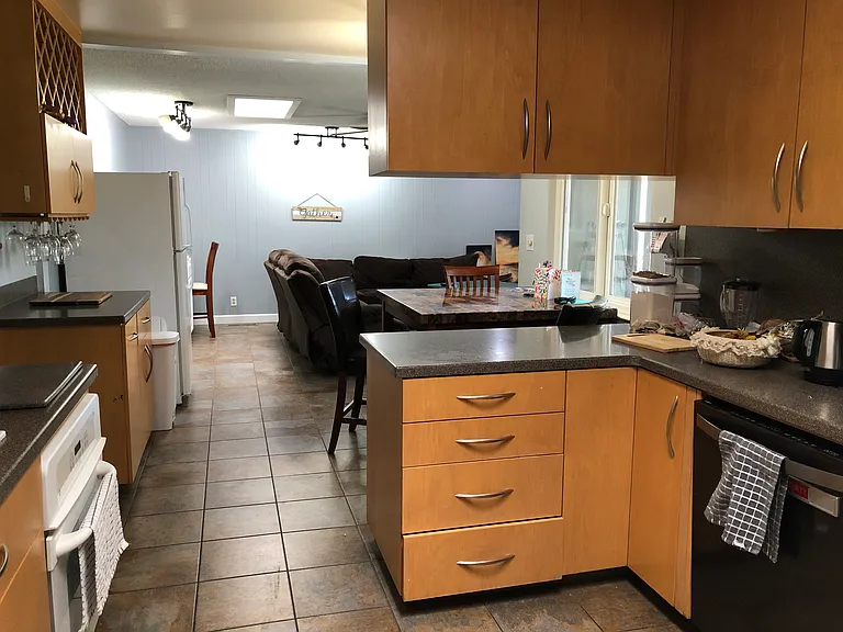 641 E Magill Ave — Photo 12