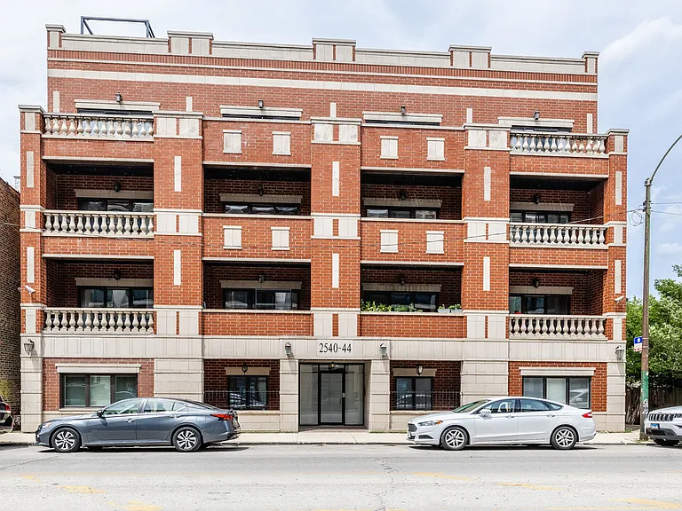 2540 W Diversey Ave #401 — Photo 1