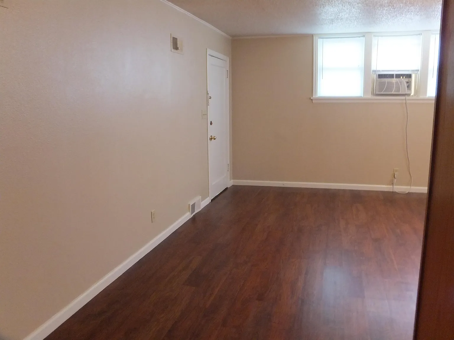 904 E Ave D - 1 — Photo 3