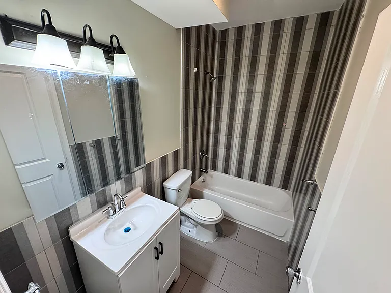 7 Chelsea Ave #H2 — Photo 2