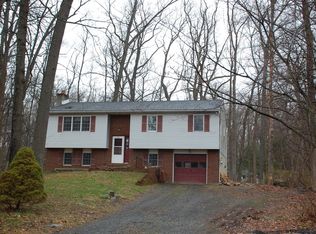 1809 Woodchuck Ln, Green Lane, PA 18054