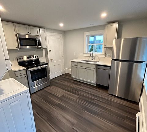 4th image of 73 Essex St #1