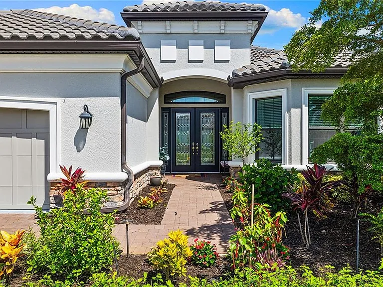 15345 Aprile St — Photo 2