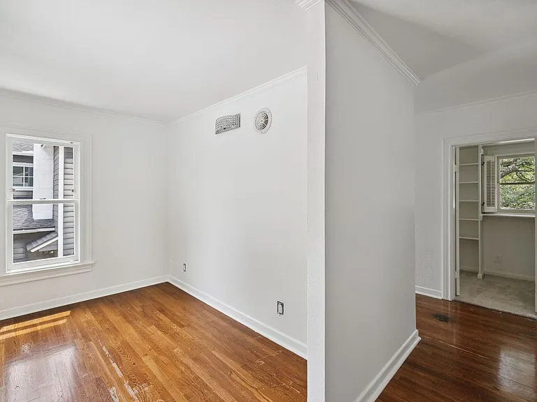 211 College Blvd — Photo 47