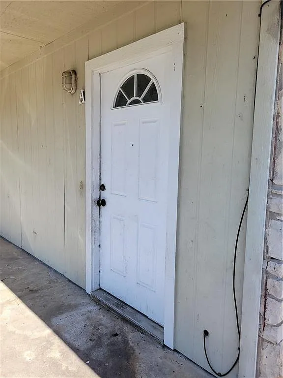 2 bed, 1.0 bath, 754 sqft, $1,100 — Photo 1