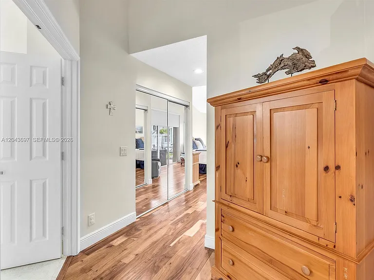 639 Verona Pl — Photo 18