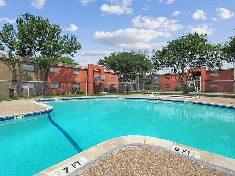 La Paloma Village Apartments — Photo 27