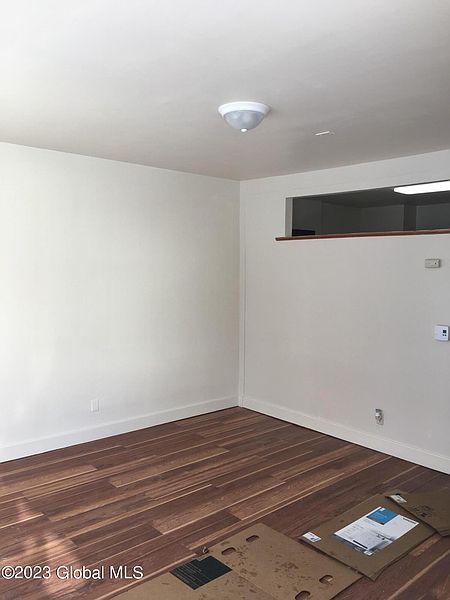 5th image of 162 S Swan Street