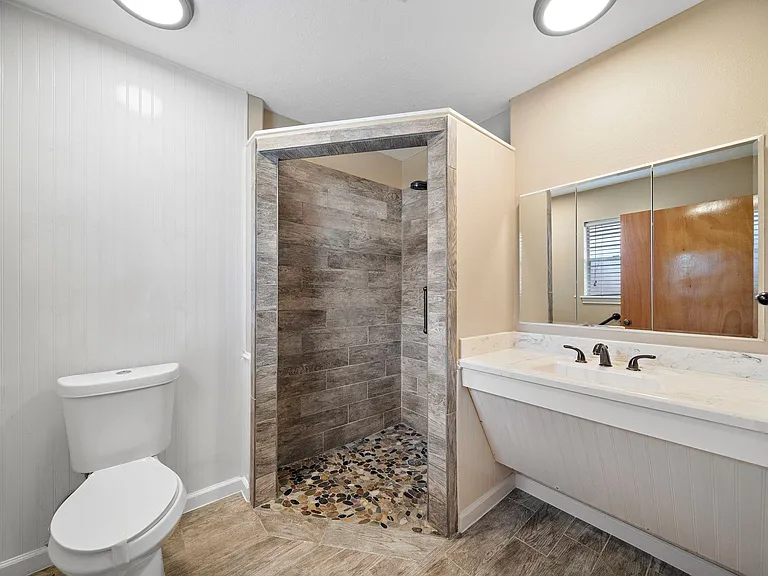 1104 Hillcrest Dr — Photo 13