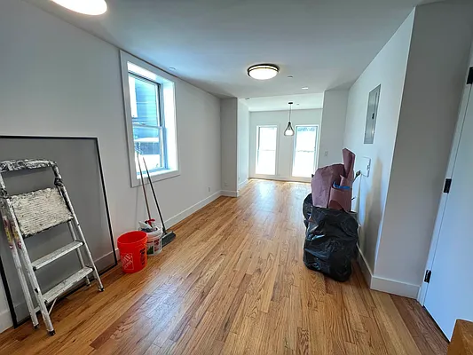 Rented by Tapiro Realty | media 4