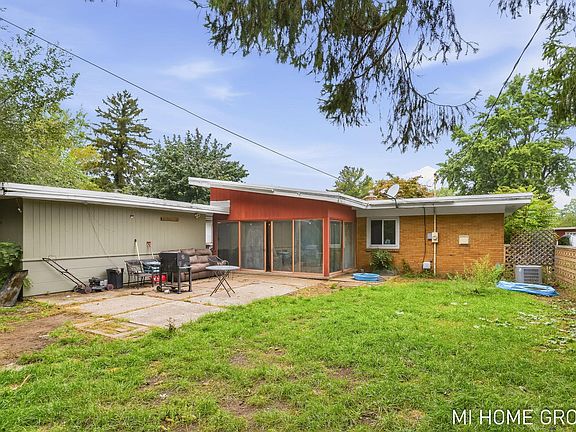 5th image of 828 W 24th St