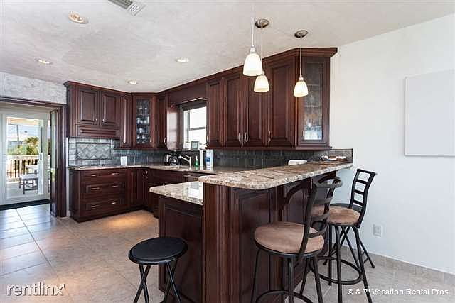 Breakfast bar offers additional seating