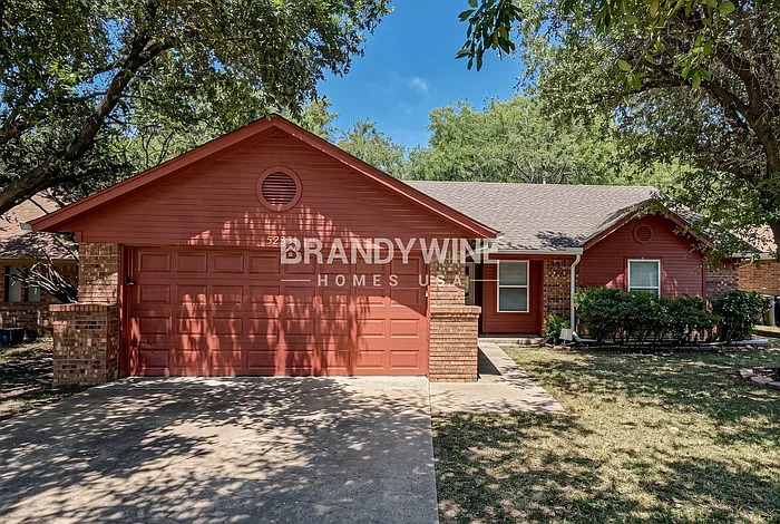 5233 Hill Ridge Dr — Photo 2