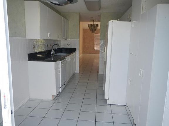 4th image of 360 SE 2nd Ave APT F4