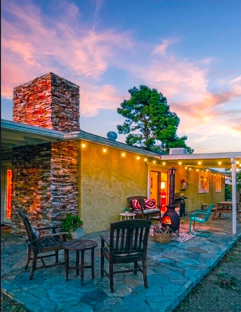 Great 3 Bedroom 2 Bathroom Home with Beautiful Views — Photo 1