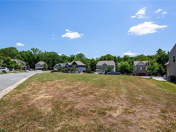 3rd image of 2528 Reynolds Dr Lot 32