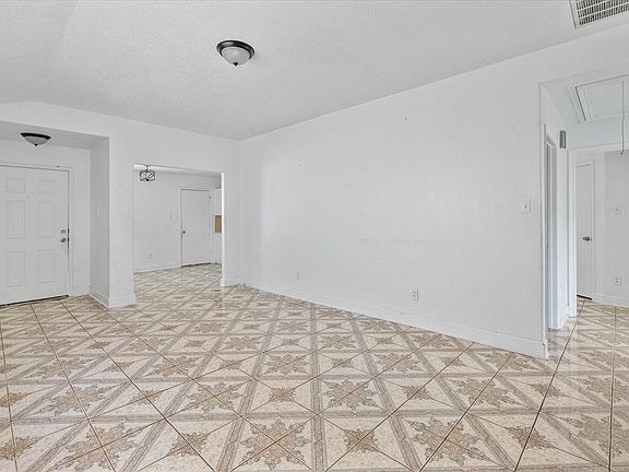5th image of 1410 Hade Falls Ln