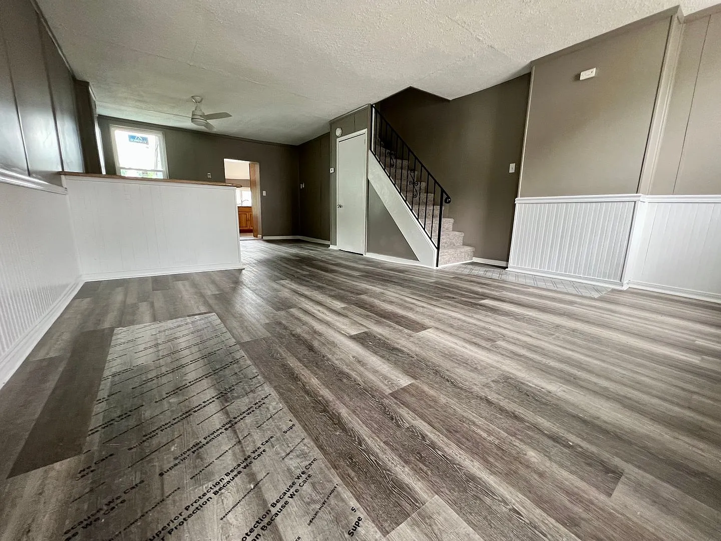 Stunning 4-Bedroom Townhome in Brookhaven! Available mid-September! — Photo 4