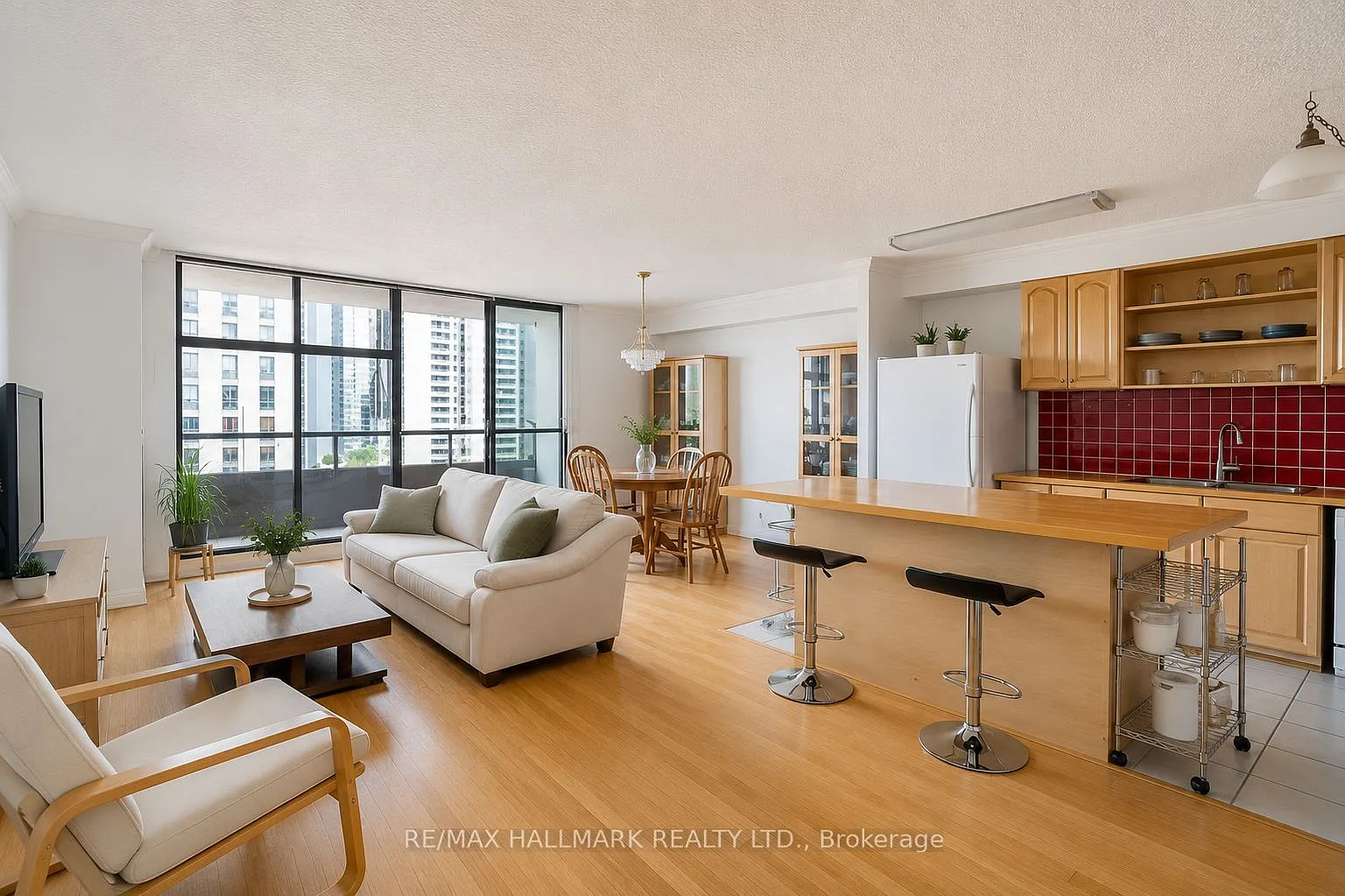 2 bed, $2,900 — Photo 1