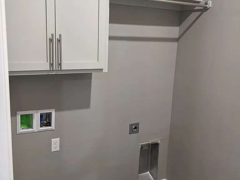 Washer & Electric Dryer Hook-ups
