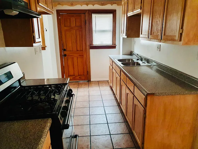 6057 Selma Ave — Photo 7