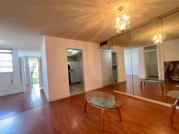 9441 SW 4th St APT 202, Miami, FL 33174