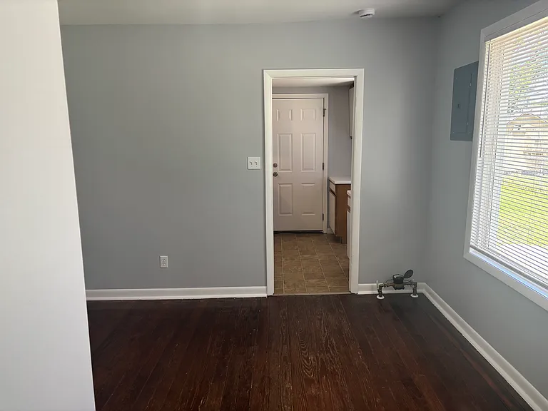 22441 Ridgeway St — Photo 17